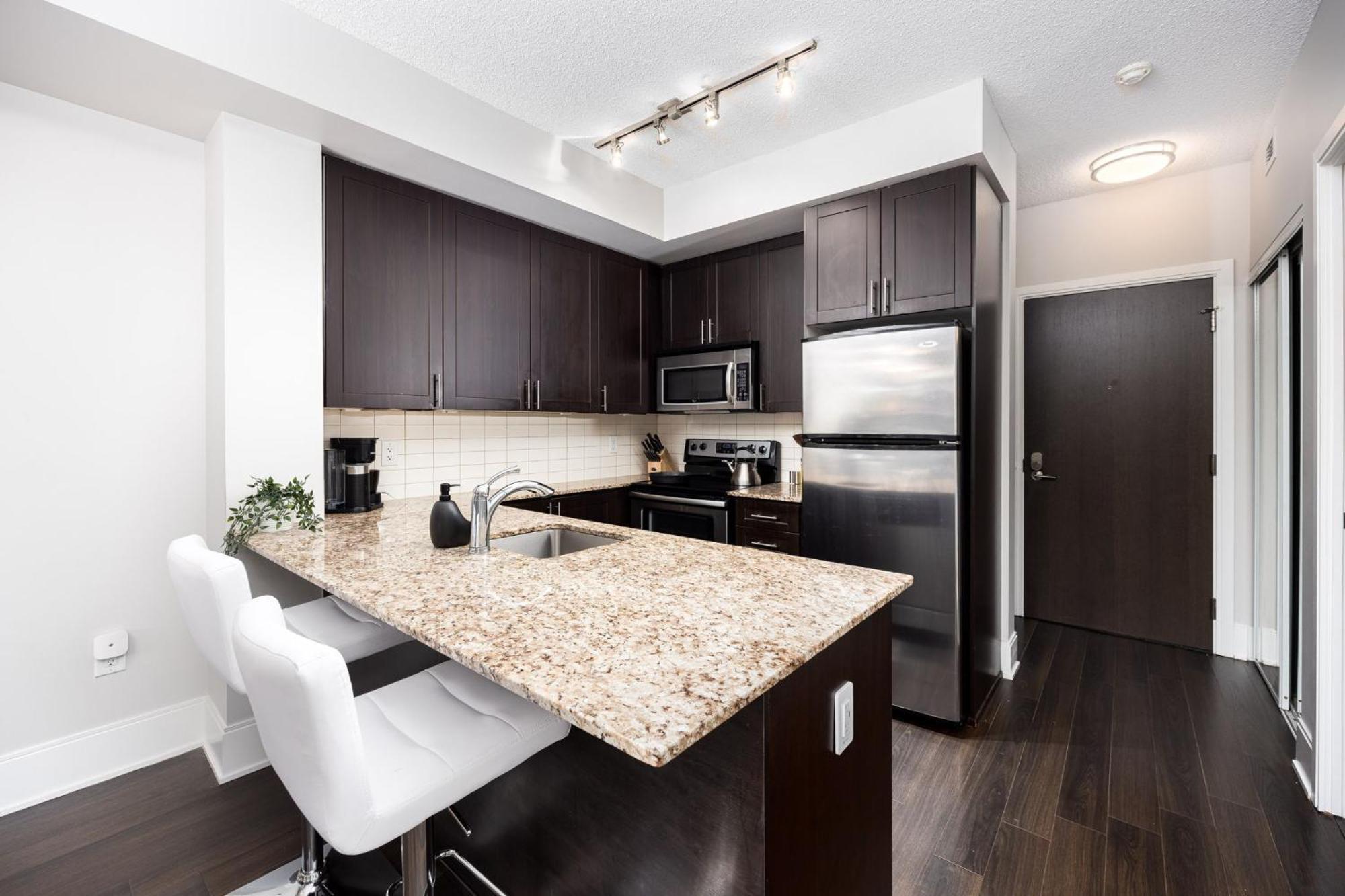 Dwtn Condo Near Cn Tower! W/ Free Parking Toronto Exterior photo