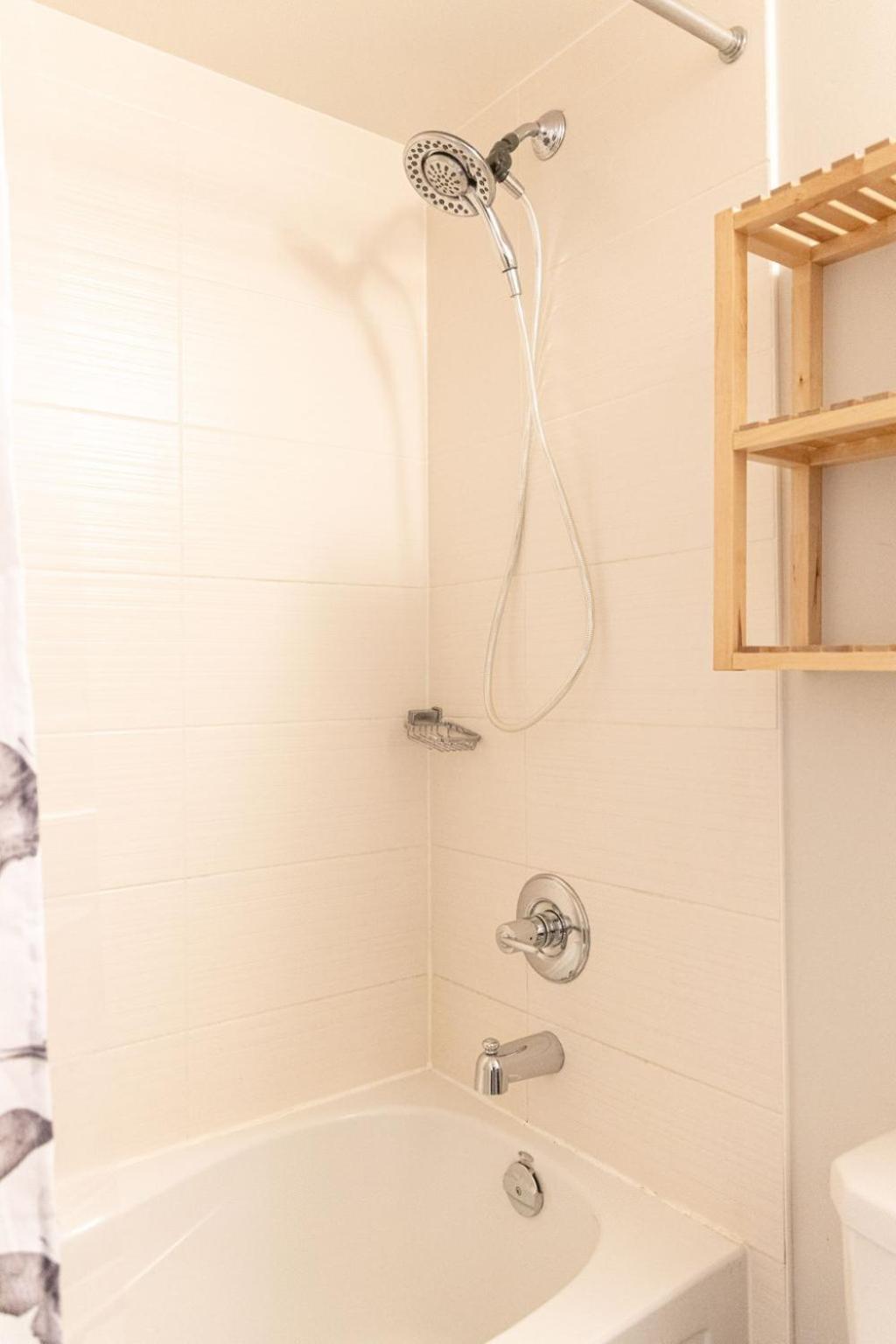 Dwtn Condo Near Cn Tower! W/ Free Parking Toronto Exterior photo