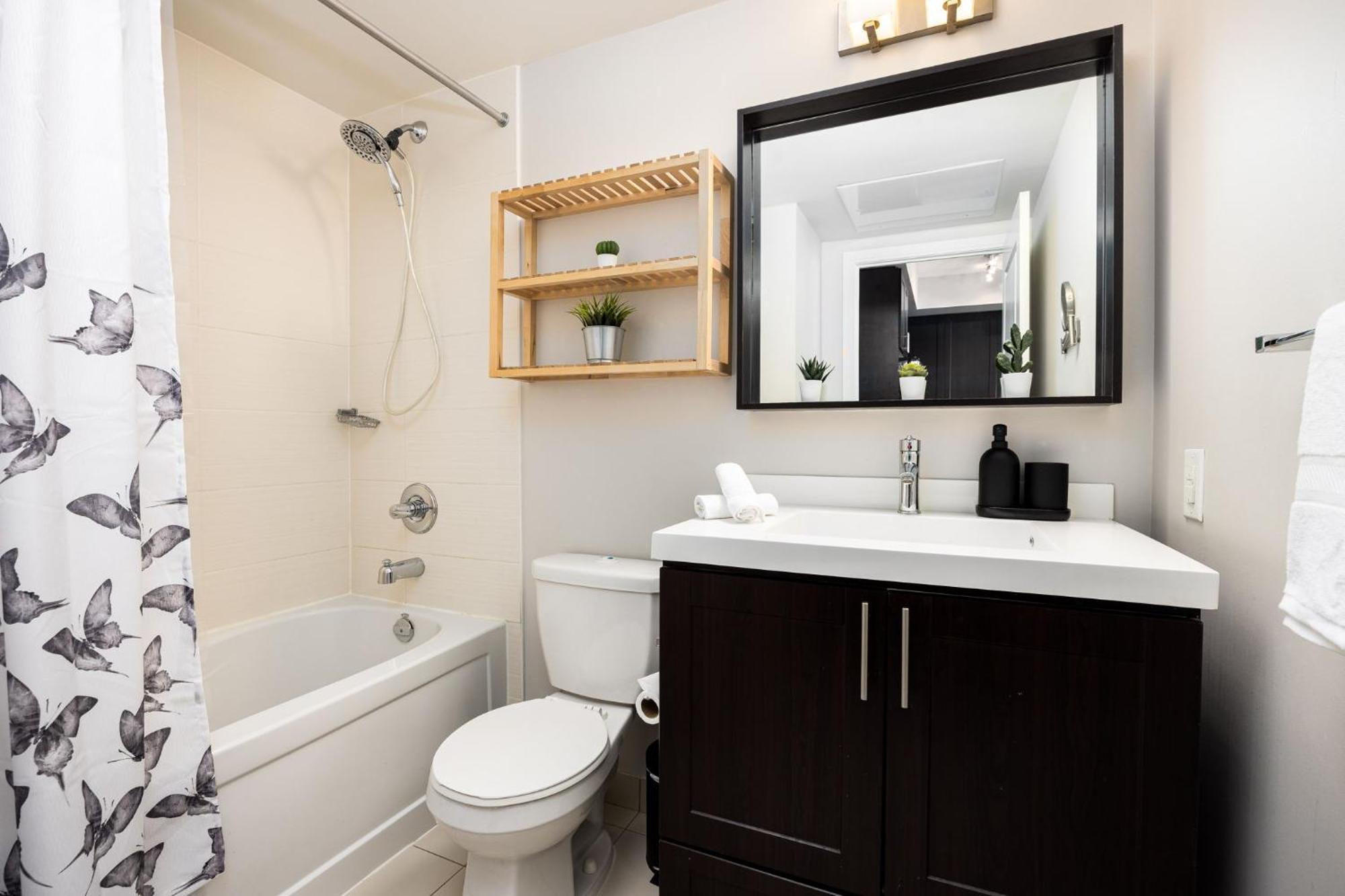 Dwtn Condo Near Cn Tower! W/ Free Parking Toronto Exterior photo